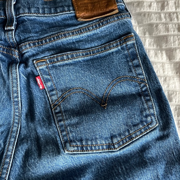 Levi’s Wedgie Straight Fit Jean - Size 27 - Medium Wash - Picture 5 of 10